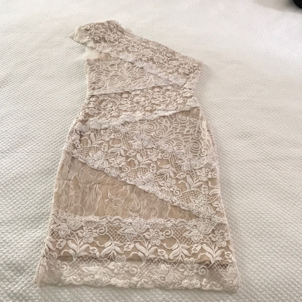 COPY - Bebe lace dress